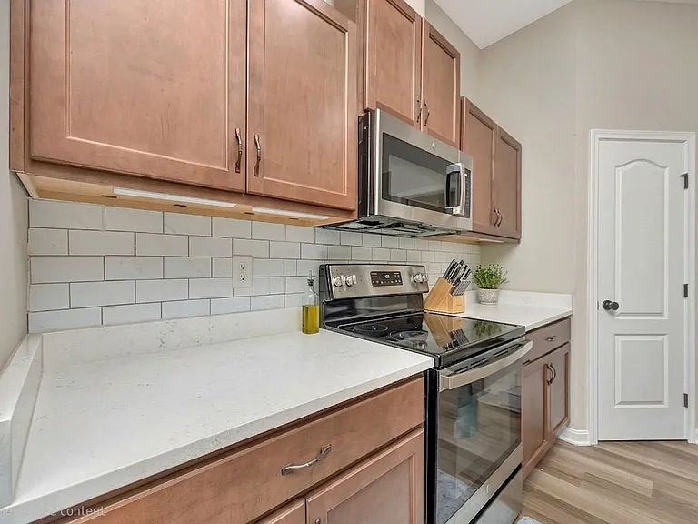5103 Hazeltine Ln — Photo 7