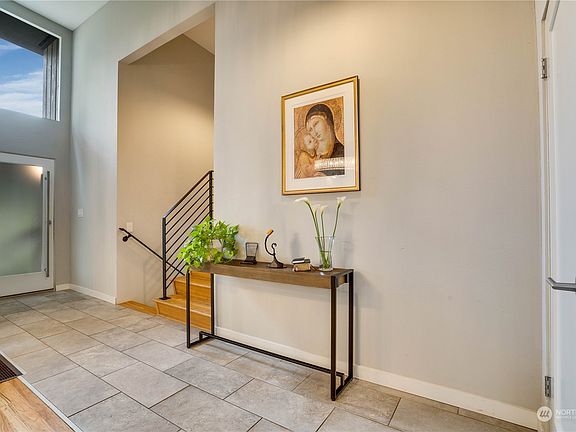 4th image of 6310 Hillcrest Drive SW
