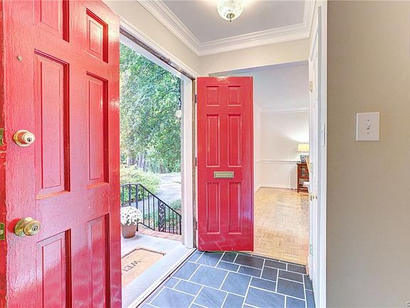 4th image of 1100 E Durwood Cres