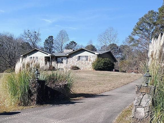 2nd image of 1311 Oakview Dr NE
