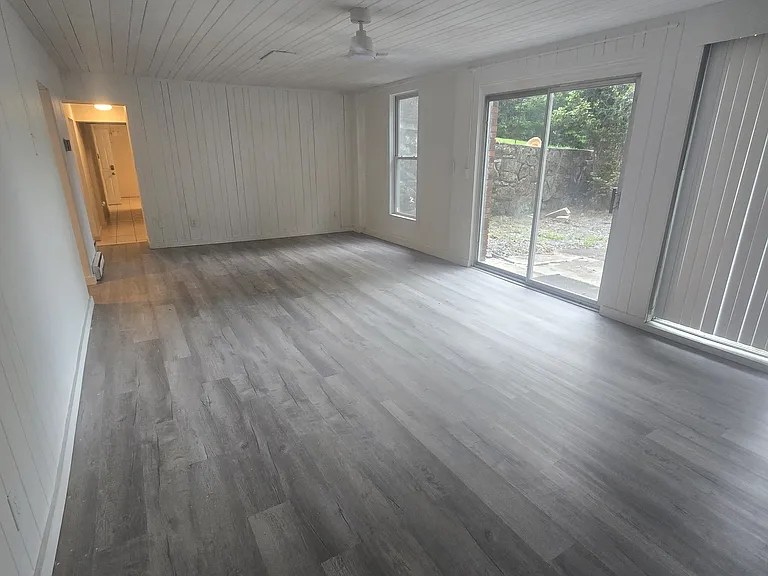 129 Westwood Dr #7 — Photo 11