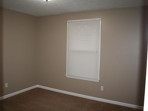 Front Bedroom (10' x 11.5')