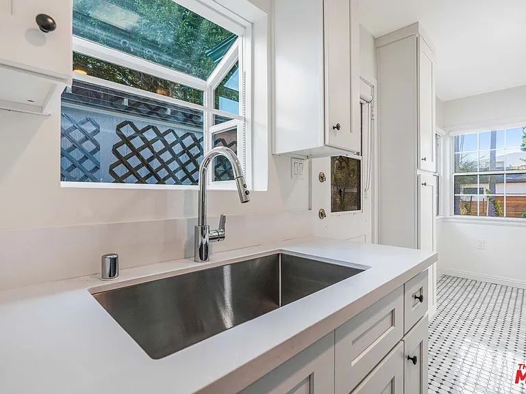 2308 1/2 Pisani Pl — Photo 10