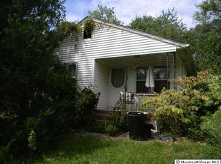 19 E 4th St, Howell, NJ 07731