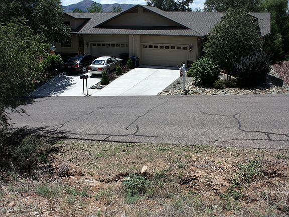 5th image of 1305 N Barzona Ave