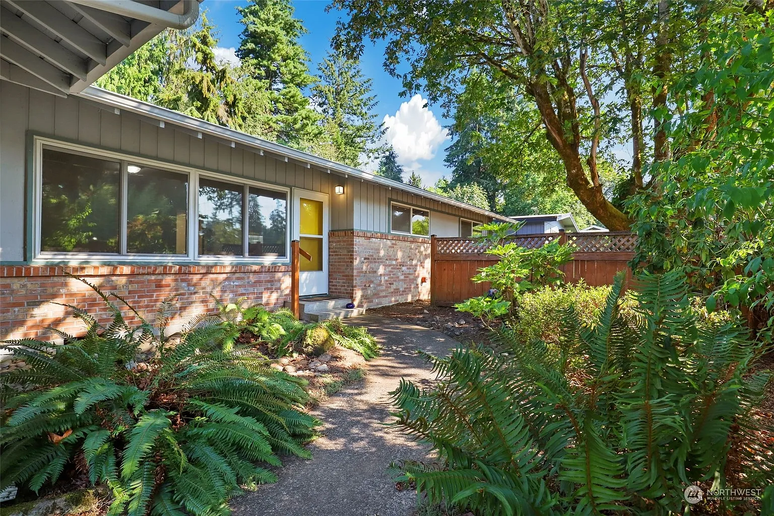 2106 Swanee Place SE photo 1