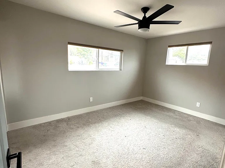 2078 Finch Ln — Photo 12