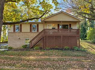 960 Anchor Dr, Lenoir City, TN 37771