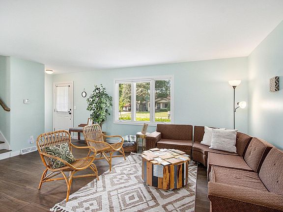 3rd image of 6843 Marlow St