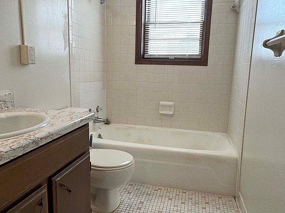 3rd image of 4910 Davenport St APT 1