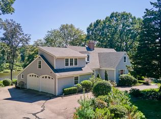 11 Nauyaug Point Rd, Mystic, CT 06355