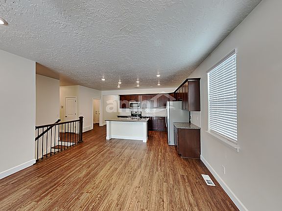 5th image of 2985 E North Village Dr
