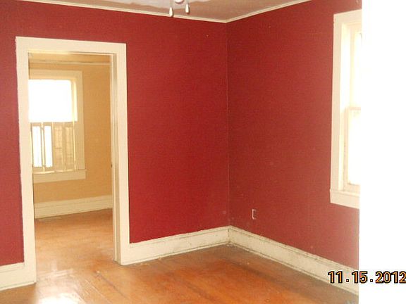 5th image of 727 Wilson St