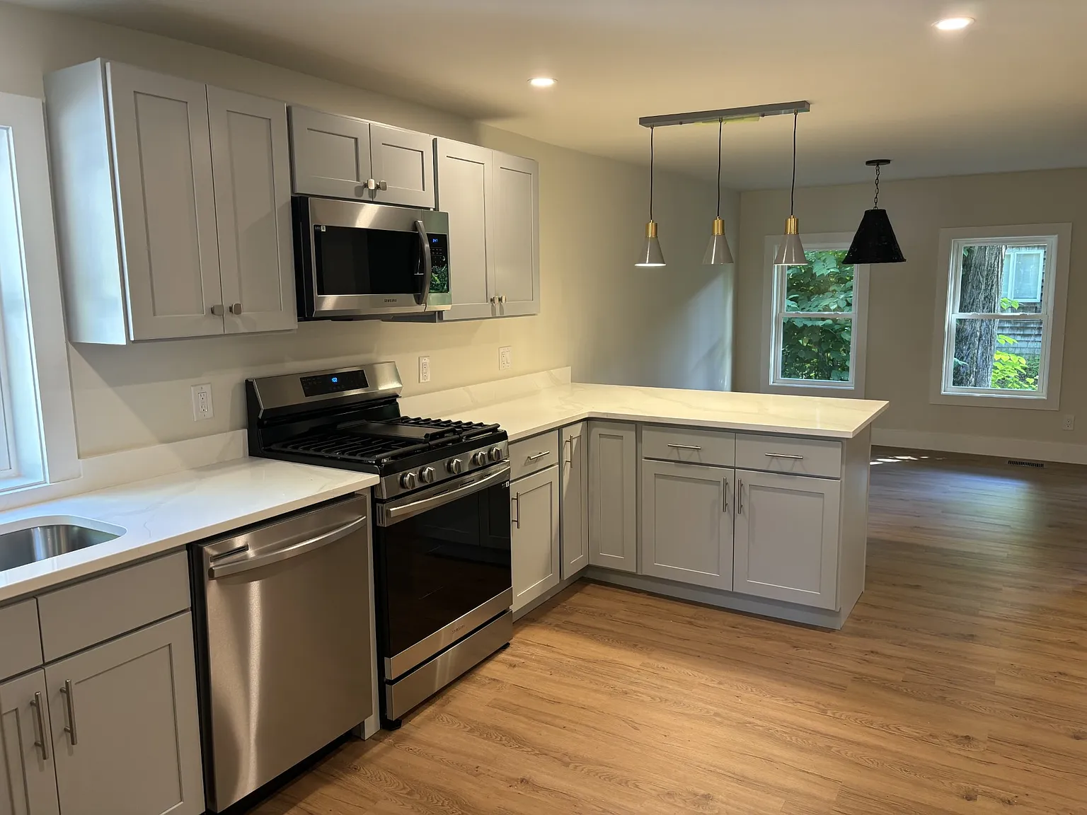 3 bed, 1800 sqft, $3,550 — Photo 2