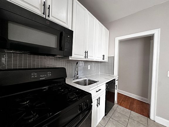 3rd image of 6 Tonnelle Ave #202