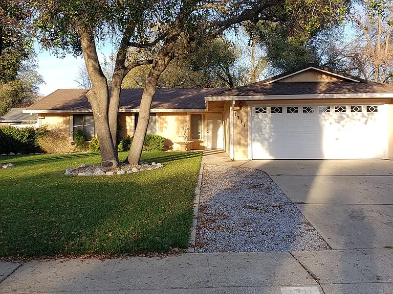1711 Soda Springs Cir — Photo 1