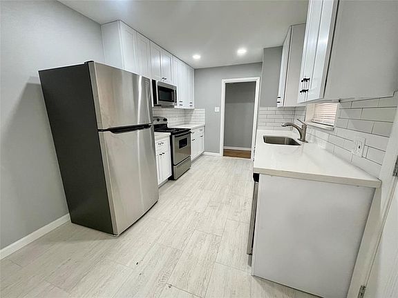 3rd image of 9747 Glenshadow Way