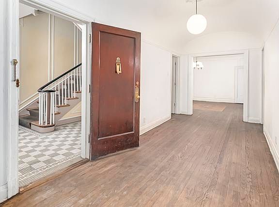 2nd image of 612 W Stratford Pl