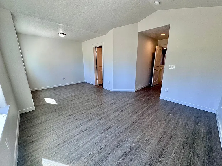5724 NE 47th St — Photo 18
