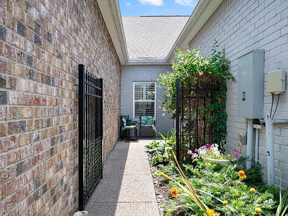 3rd image of 319 Buckner Cir