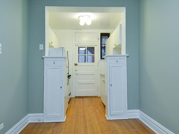 2nd image of 1431 W Carmen Ave APT 1C