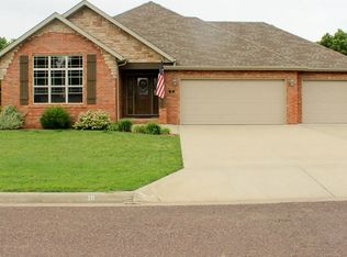 18 Remington Dr, Monett, MO 65708