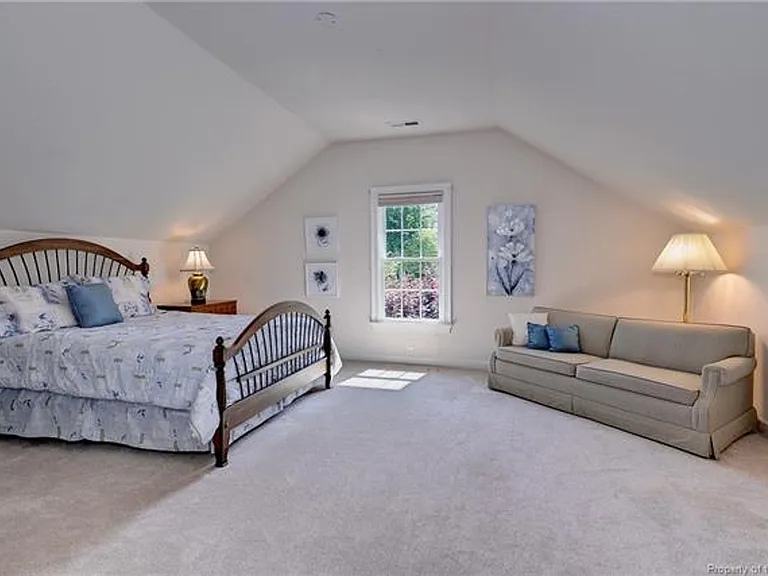 116 Westbury — Photo 19