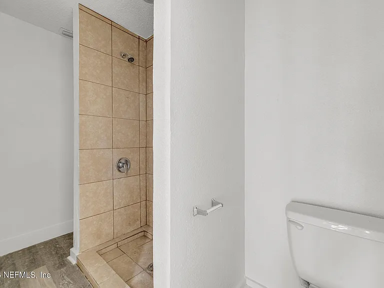 522 W 21st St — Photo 19