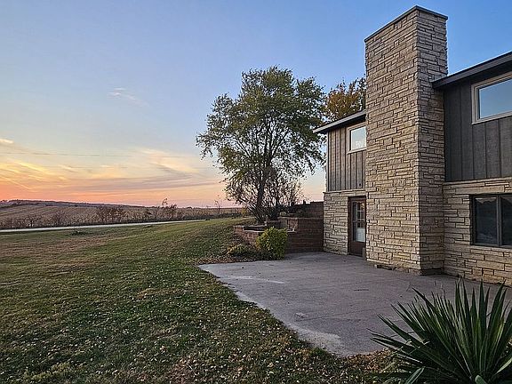 5th image of 4065 Labarge Rd