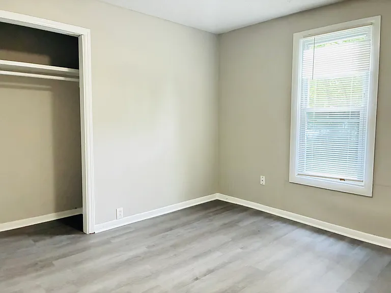 514 S Maple St — Photo 23
