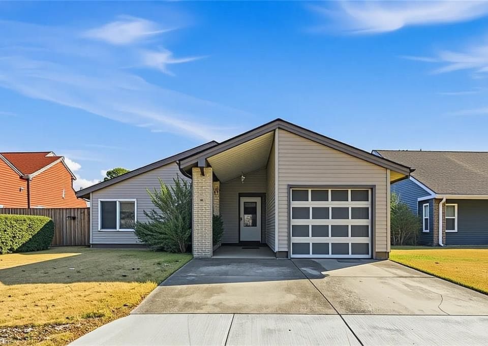 1st image of 3437 Dandelion Cres