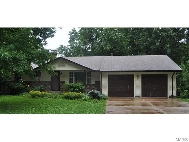 227 Hillsdale Dr photo 1