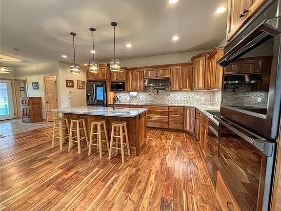5th image of 425 Royal Crest Drive