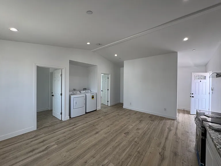 1328 W 87th St #A — Photo 19