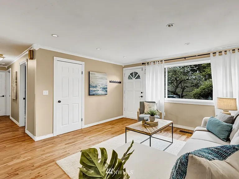 16721 NE 9th St — Photo 4