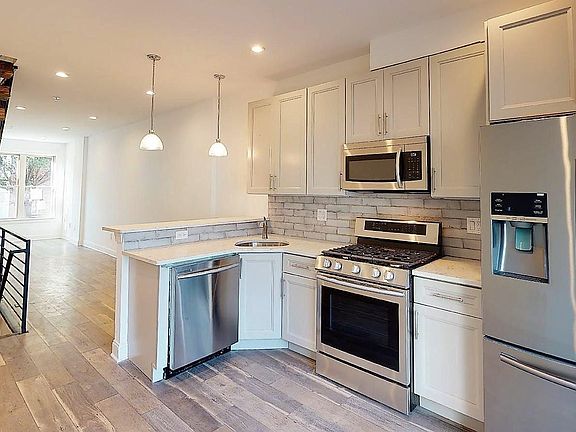 5th image of 2203 Belgrade St