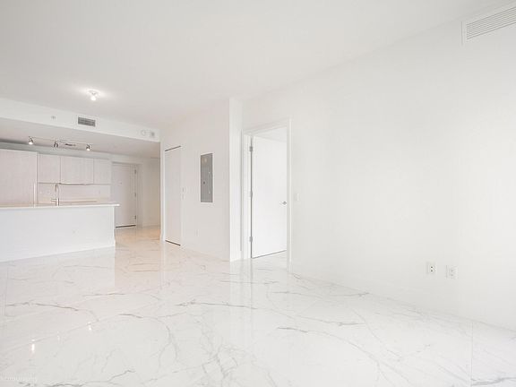 4th image of 501 NE 31st St Unit 904