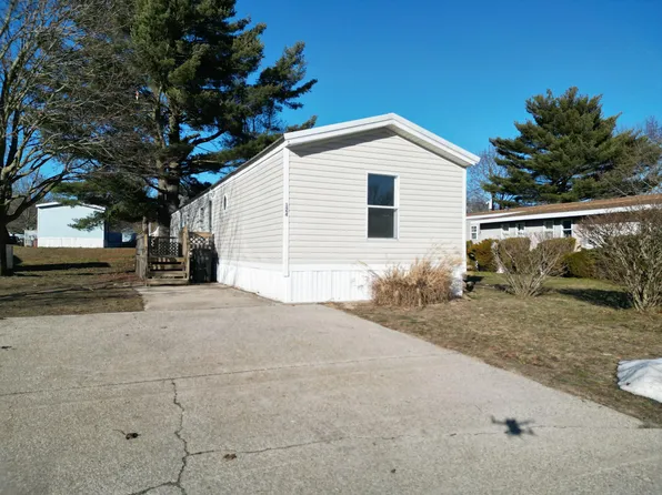 124 Dogwood Ct, Muskegon, MI 49445