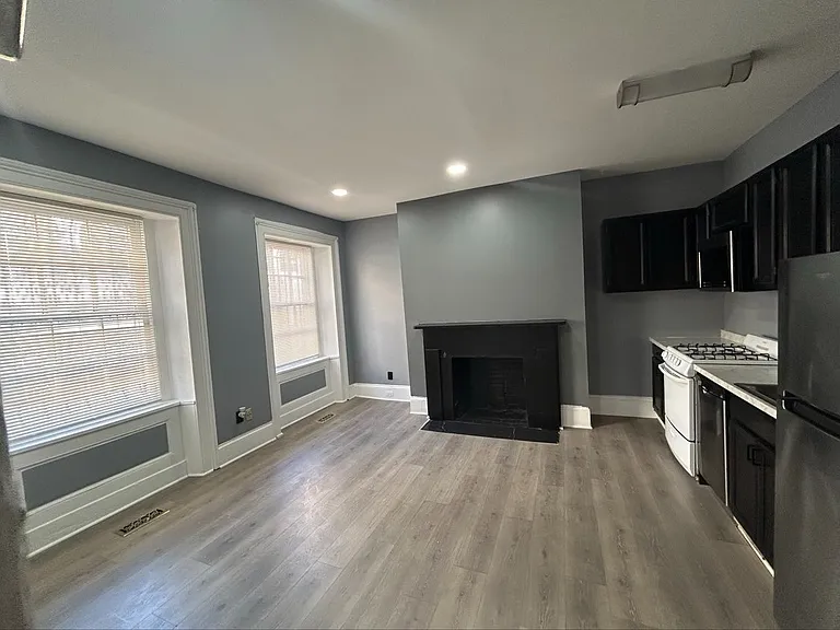 17 E Centre St #3 — Photo 2