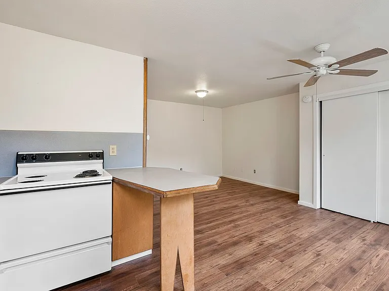 Abbottsford Apartments — Photo 144