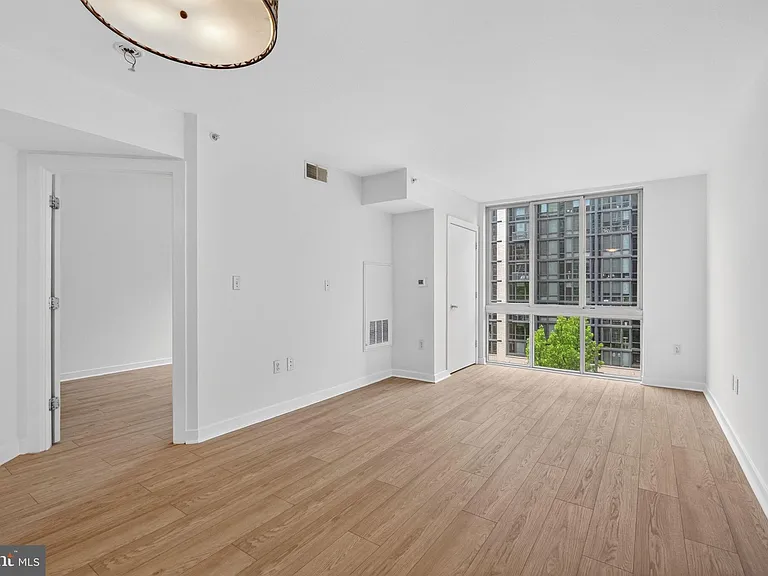 1000 New Jersey Ave SE #609 — Photo 4