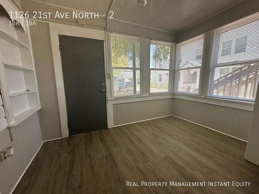 Beautifully redone Historic St. Pete Apartment — Photo 3