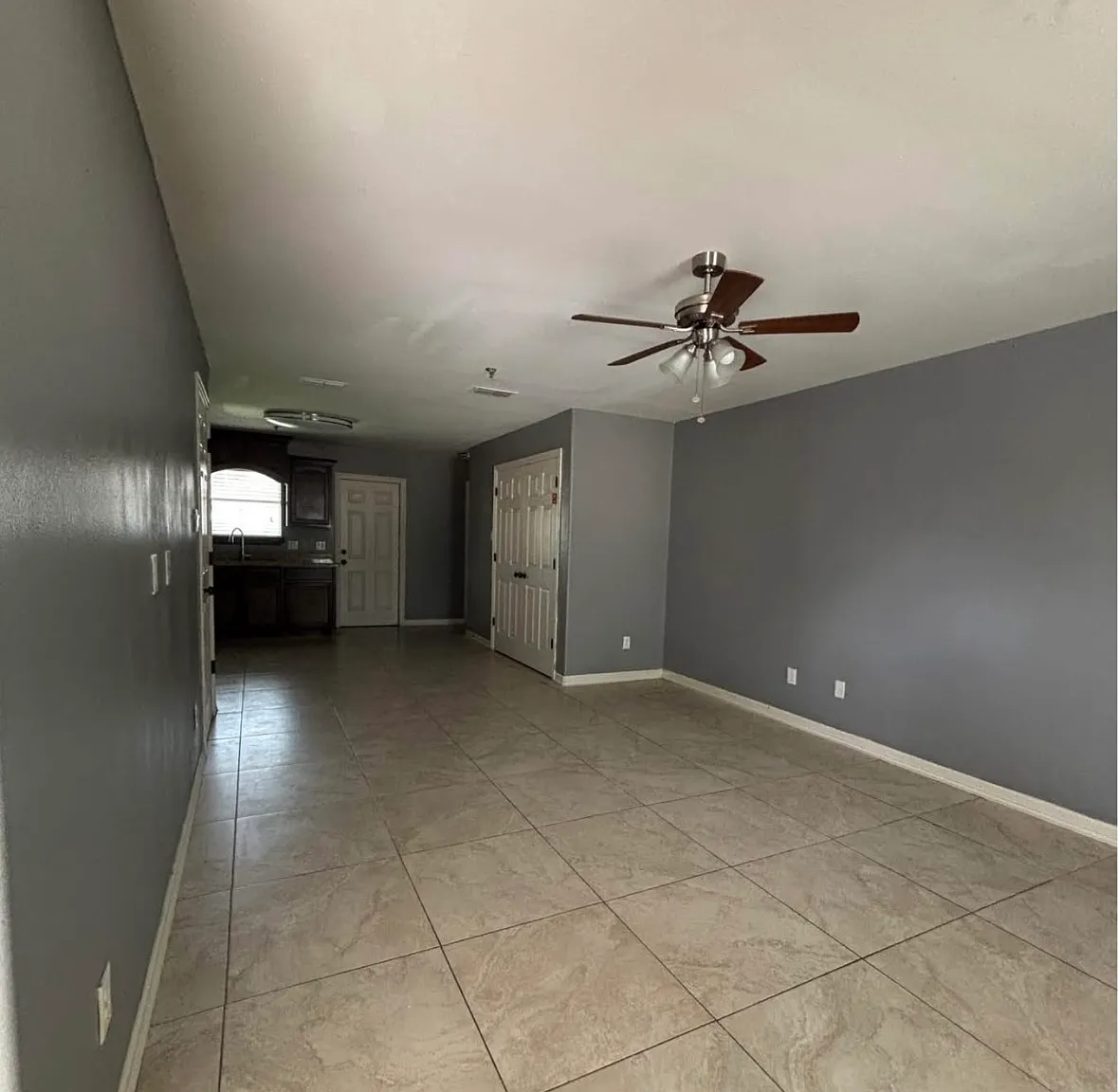 2503 East Franklin Avenue - 5 — Photo 3