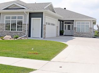 1005 Select Ln, Bismarck, ND 58503