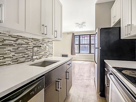 4th image of 35 Clarkson Ave APT 2A