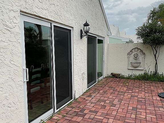 4th image of 6 Brighton Ct