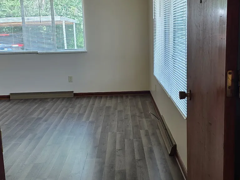 2727 Warwick St — Photo 2