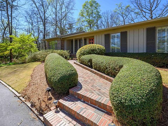 4th image of 3820 N Woodridge Rd