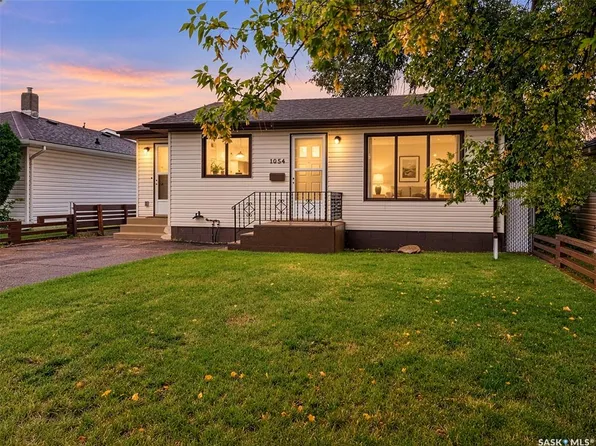 1054 Vaughan STREET W, Moose Jaw, SK S6H 5P2