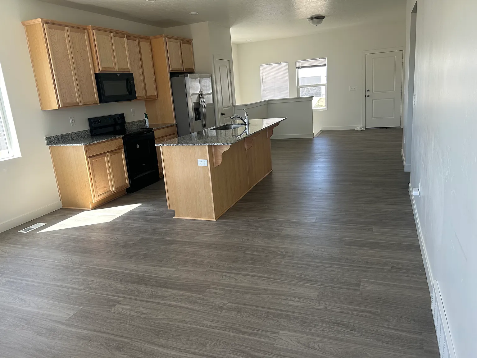 5 bed, 2742 sqft, $2,600 — Photo 2